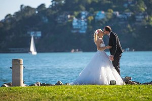 bride,groom,kiss